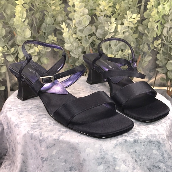 Unlisted DkNavy Blue 2” Satin Fabric Heels Women’s 8M✨Classy & Clean Condition✨ - Picture 9 of 9